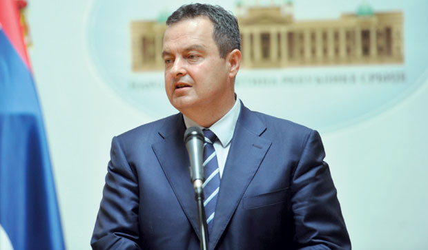 Дачић: Ово неће утицати на политички пут Србије; Пајтић: ЕУ најбоља за Србију; ДСС: Расписати референдум
