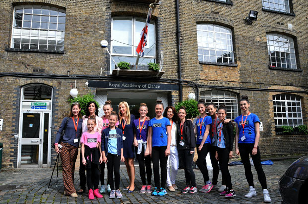 Српске балерине наступиле пред краљицом Елизабетом II