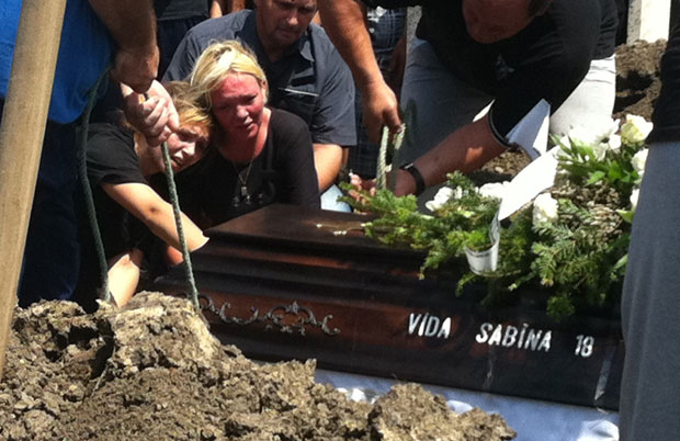 Избо трудницу 45 пута!