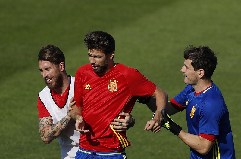 РАСУЛО У РЕПРЕЗЕНТАЦИЈИ ШПАНИЈЕ: Касиљас се умало потукао са Пикеом (ВИДЕО)