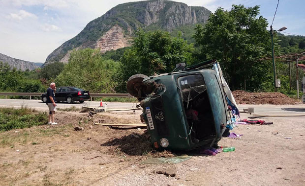 Преврнуо се камион са мигрантима