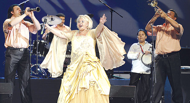 Хуманитарна ревија хаљина Есме Реџепове у Србији