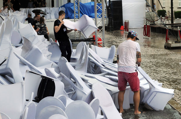 Пољска: У невремену погинуле три особе, 16 повређено