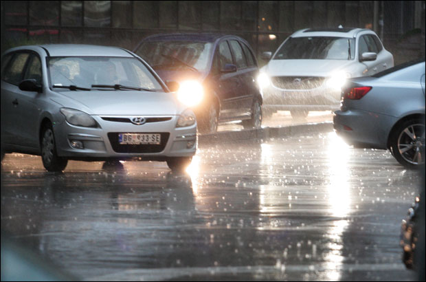 Због невремена касне летови из Београда, више долазних преусмерено