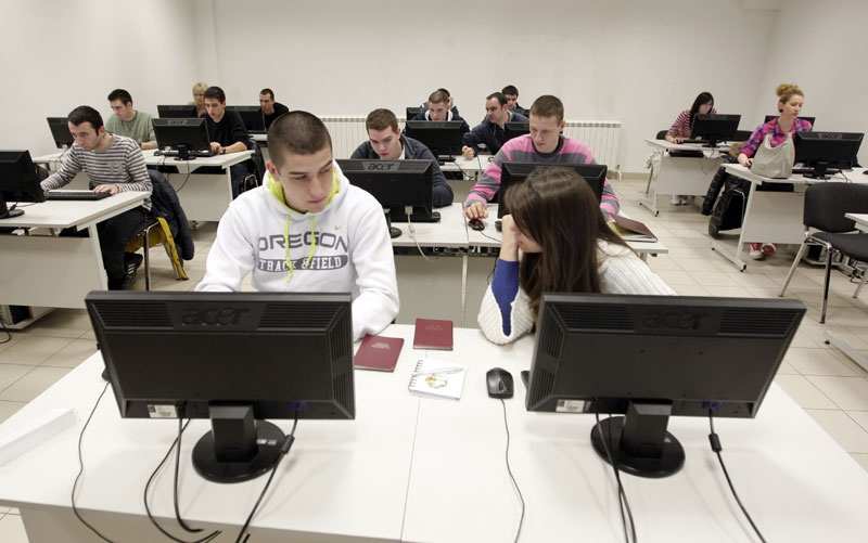 Информатика остаје изборни предмет у ОШ