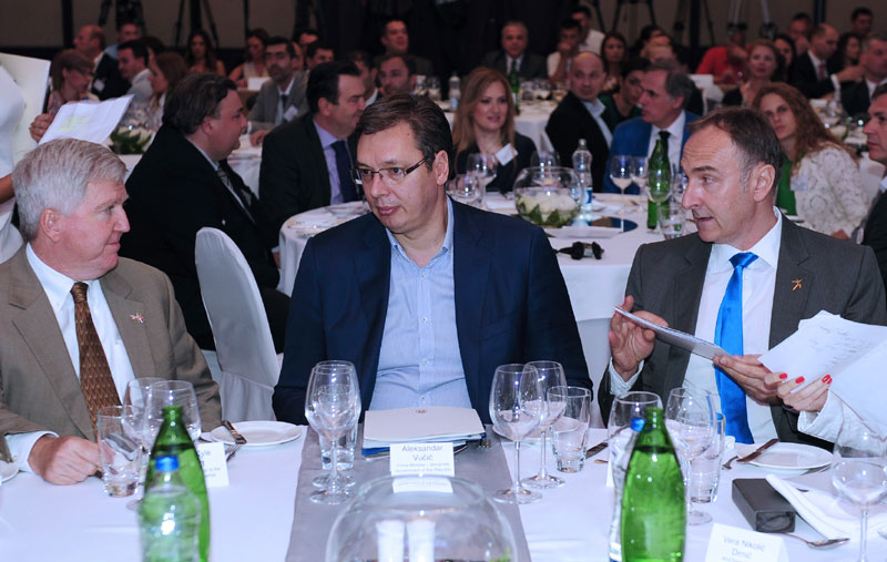 Веће улагање у болнице и школе