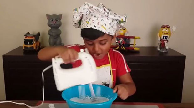 ВИДЕО: Дечак (6) добио од Фејсбука 2.000 долара за снимак на ком прави сладолед