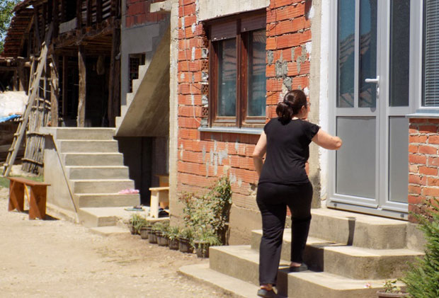 Језиво: Ћерка пронашла мајку у локви крви, убица ван животне опасности!