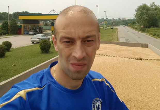 Шпијунка: Радослав Милојичић Кена и предах на њиви