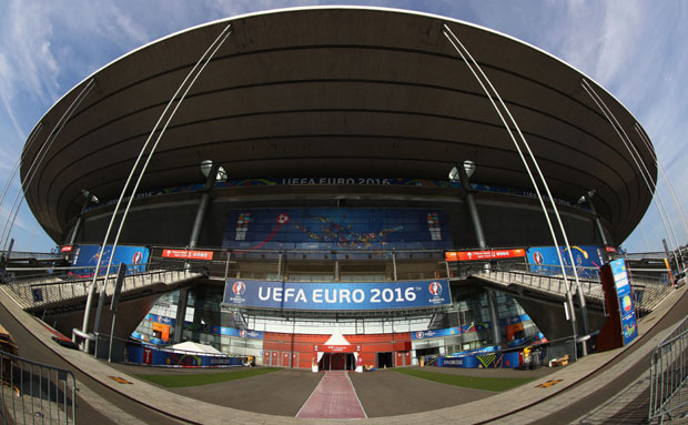 Полиција извела контролисану експлозију испред стадиона у Паризу