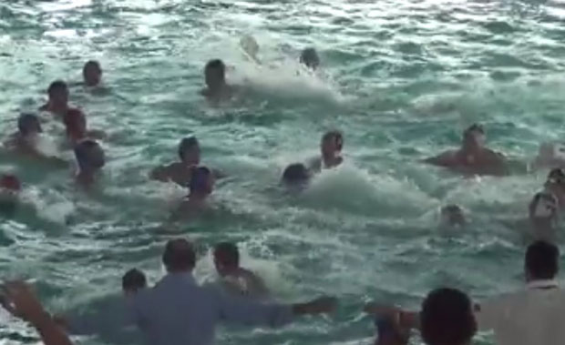 ВИДЕО: Tучa ватерполиста Хрватске и Грчке на Бањици