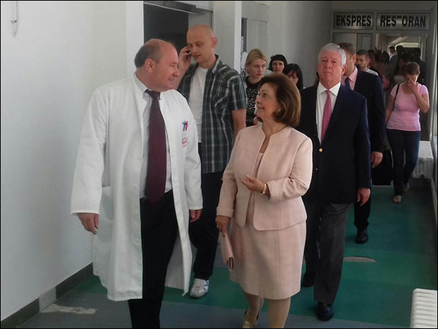 Принчевски пар донирао опрему Општој болници