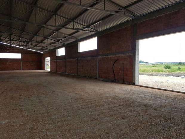 Ко да посао, добија халу!