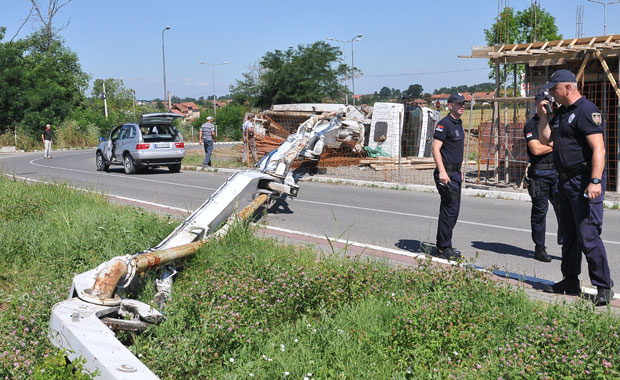 Инцидент у Краљеву: Пала пумпа за бетон (ФОТО)