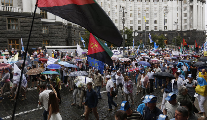Хиљаде Украјинаца протестују због поскупљења струје (ВИДЕО)