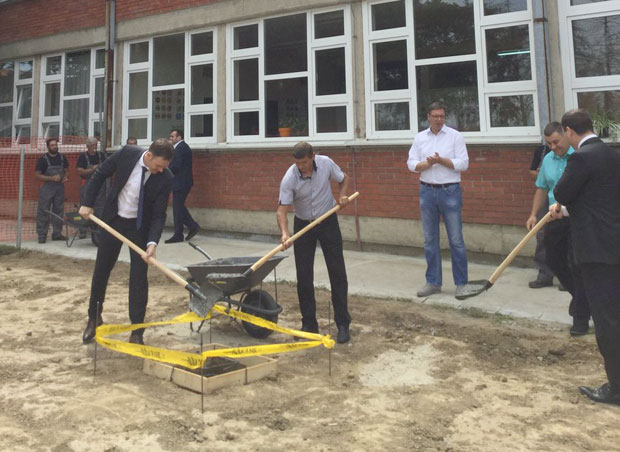 Просветарима повишица до Нове године