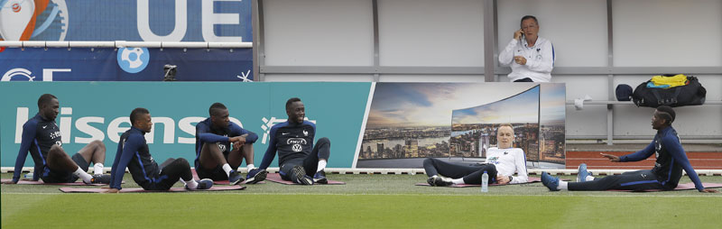 ФУДБАЛСКА РАЗГЛЕДНИЦА: У Француској, као и у Србији, селектора колико и становника