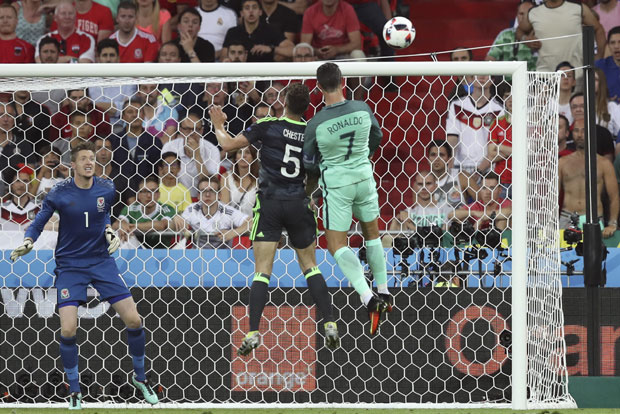 ПОРТУГАЛИЈА У ФИНАЛУ ЕП: Роналдо и Нани за три минута нокаутирали Велшане (ВИДЕО)