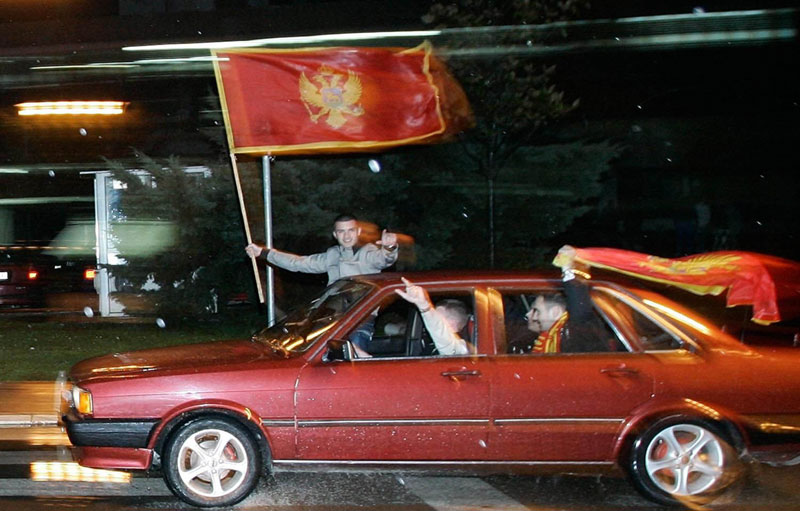 Против Мила из његових фотеља