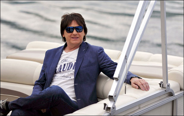 Здравко Чолић 18. јула у Макарској: Чола пева на плажи