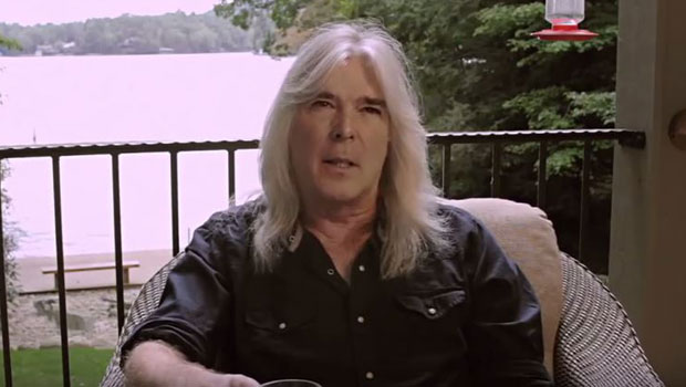 Басиста бенда AC/DC иде у пензију