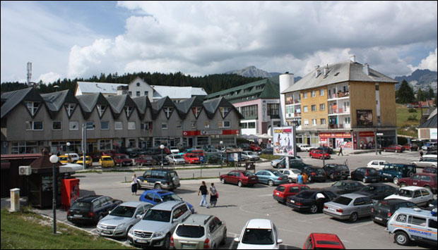 Уз хотел продали и трг