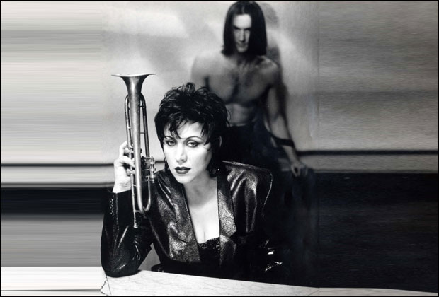 РОКЕРКА У ДУШИ: Ко је фолк певачица на фотографији?