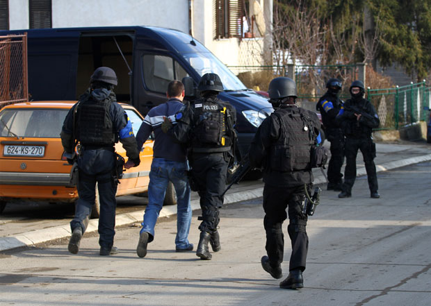 Србе на Косову хапсе због дечјег додатка!