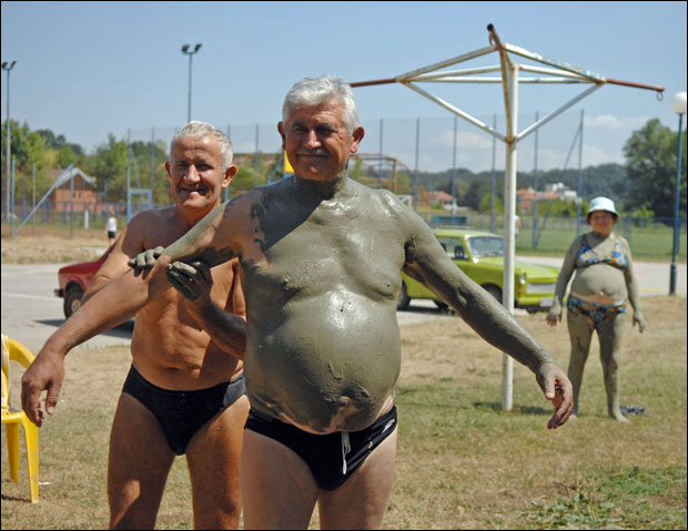 Половину ваучера узели пензионери