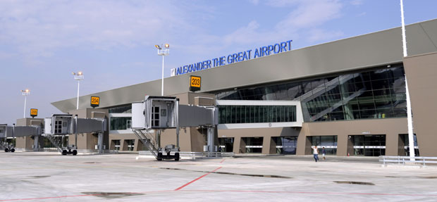 Француз покушао да стигне авион на писти