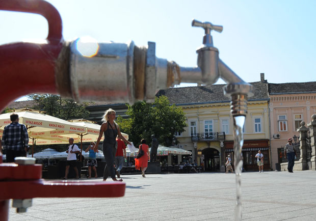 Нови Сад: Воде довољно, прикључака на мрежу све више