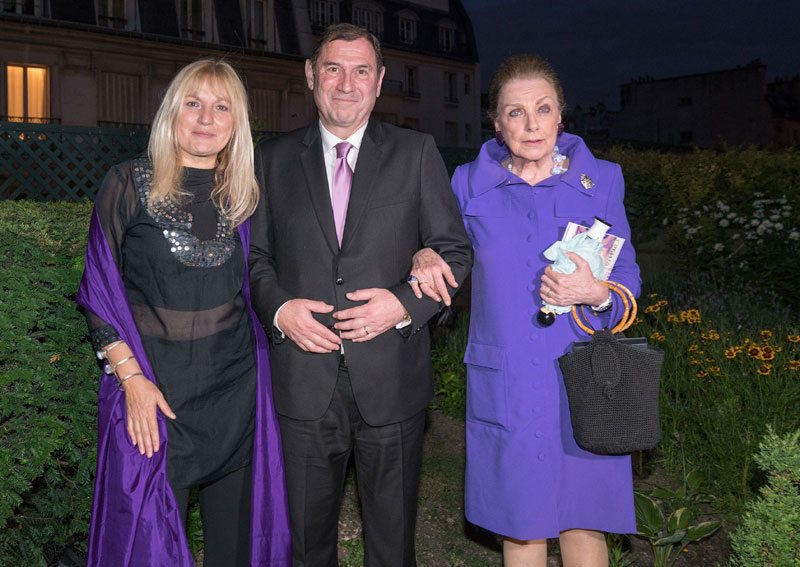 РЕВИЈА “СРПСКИ ДАН МОДЕ” У ПАРИЗУ: Јорговани као инспирација