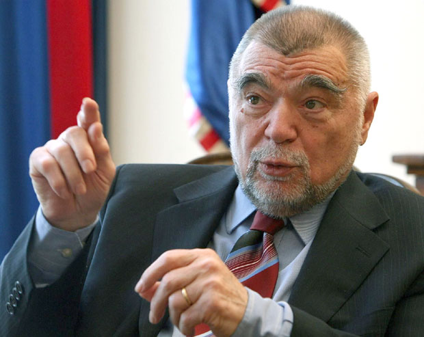 Месић: Осуђујем неоусташко оргијање у Србу, ако ћути Хрватској се црно пише!