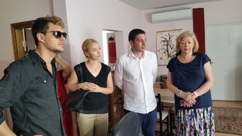 БИКОВИЋ У ПОСЕТИ СИГУРНОЈ КУЋИ: Воће и поврће за малишане