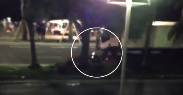 ОВАЈ ЧОВЕК ЈЕ ХЕРОЈ МАСАКРА: Бацио се на камион-убицу кад је видео шта монструм смера! (ВИДЕО)