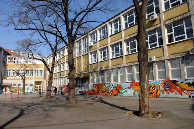 Много квадрата, а премало ђака