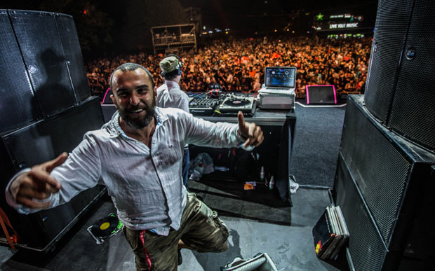 Ајрон реповао са Продиџи у гардероби