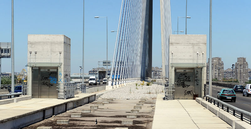 Лифтови не раде а плаћени милион €!