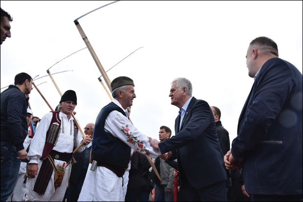 Шпијунка: Тома слаб на косидби