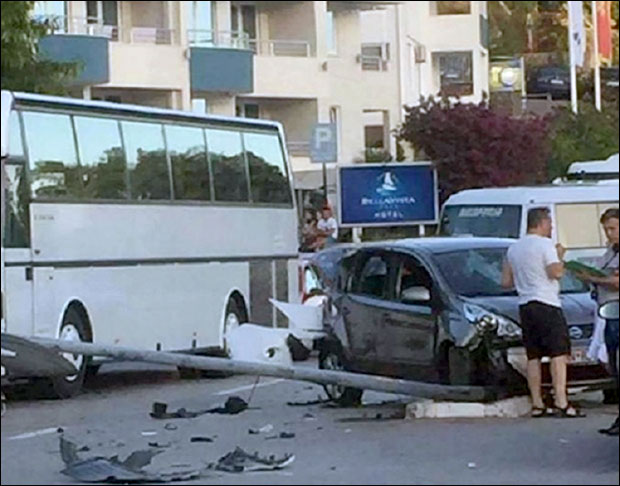 Бечићи: Туристи из Србије пуштени кући