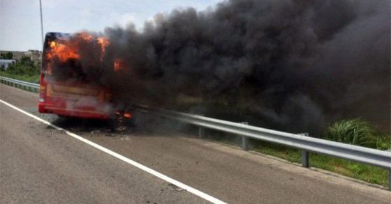 ЗАПАЛИО СЕ АУТОБУС: Погинуло 26 особа