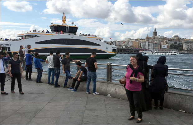 Народ на улици чува државу и Ердогана