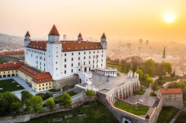 Град замкова на плавом Дунаву