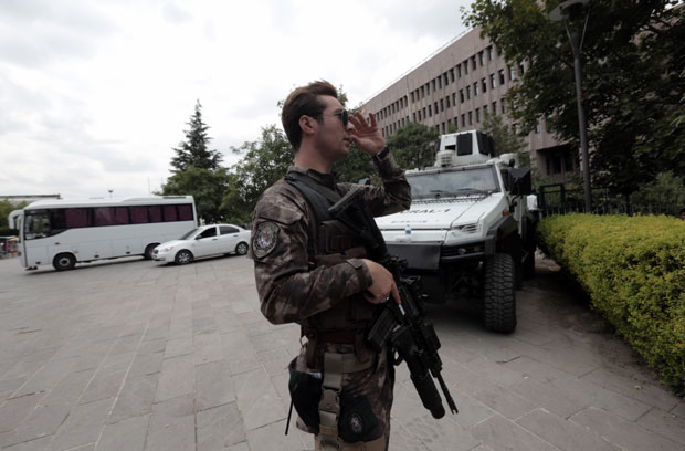 ДРЖАВНИ УДАР У ТУРСКОЈ: Парламент одобрио ванредно стање, Ердоган наставља са хапшењима