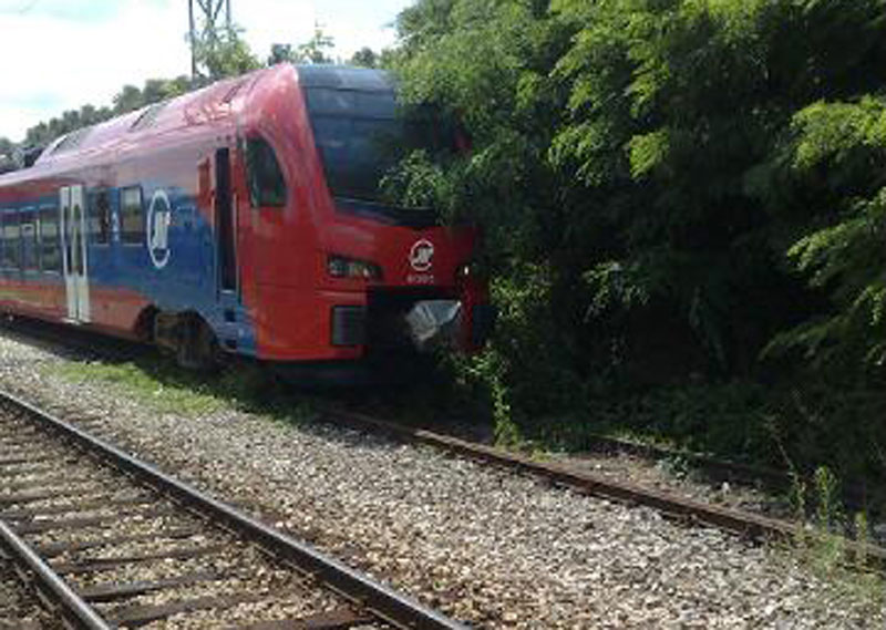 Брзи воз залутао, избегнут судар!