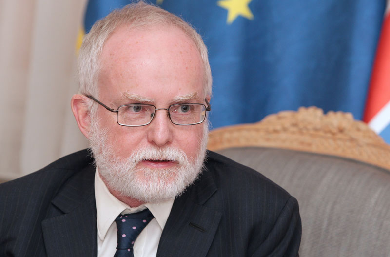 Шпијунка: Киф прави коктел за Роднија