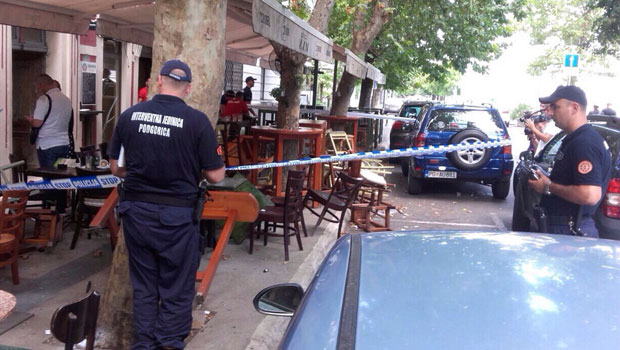 Навијачи Будућности гађали бакљама навијаче Генка