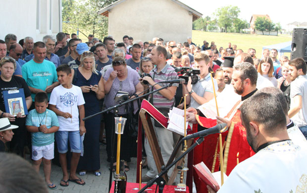 МЕШТАНИ СТАРОГ ГРАЦКА: Гледамо у Бога и Србију!
