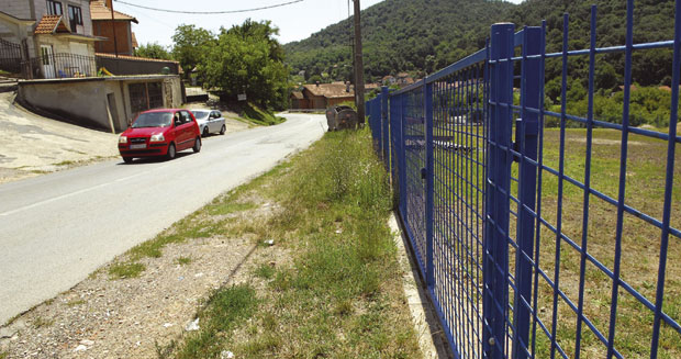 Рипањ: Опасан прелаз због банкине!