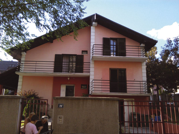 Баби украли накит у старачком дому